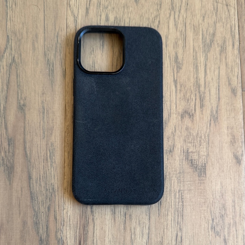 Alcanside Space Grey iPhone 15 Pro Case